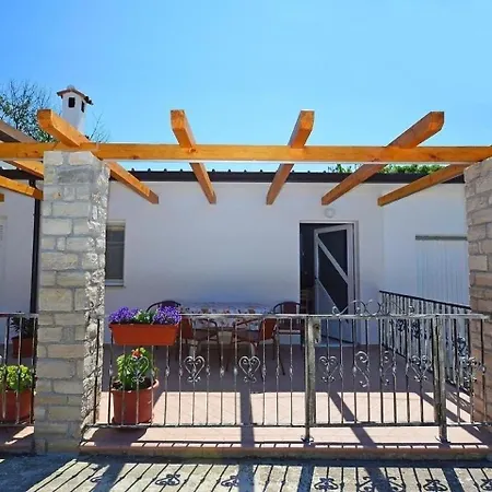 Apartament In Mit Terrasse